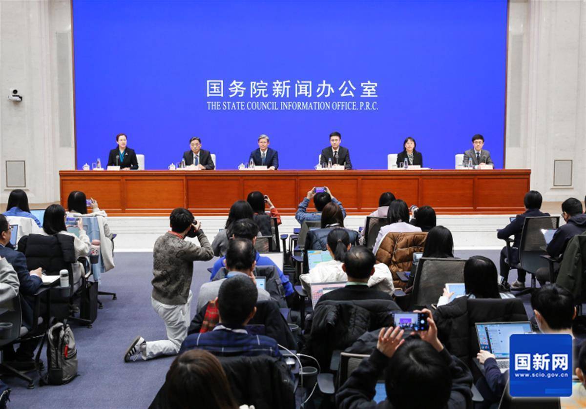 央行货币政策司司长邹澜:引导金融机构加大信贷资源投入 优化信贷结构