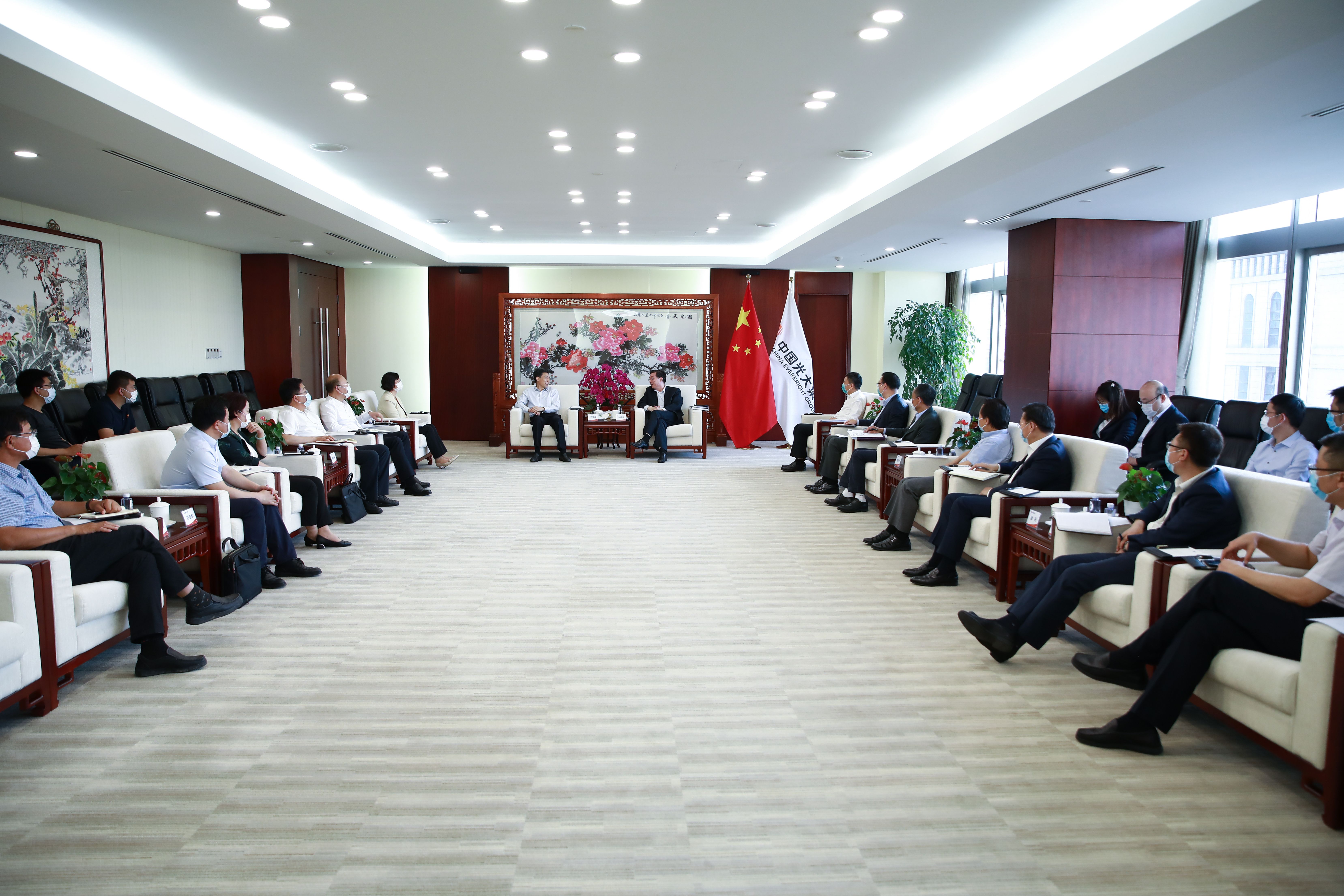 曲亮获批担任光大金租董事长