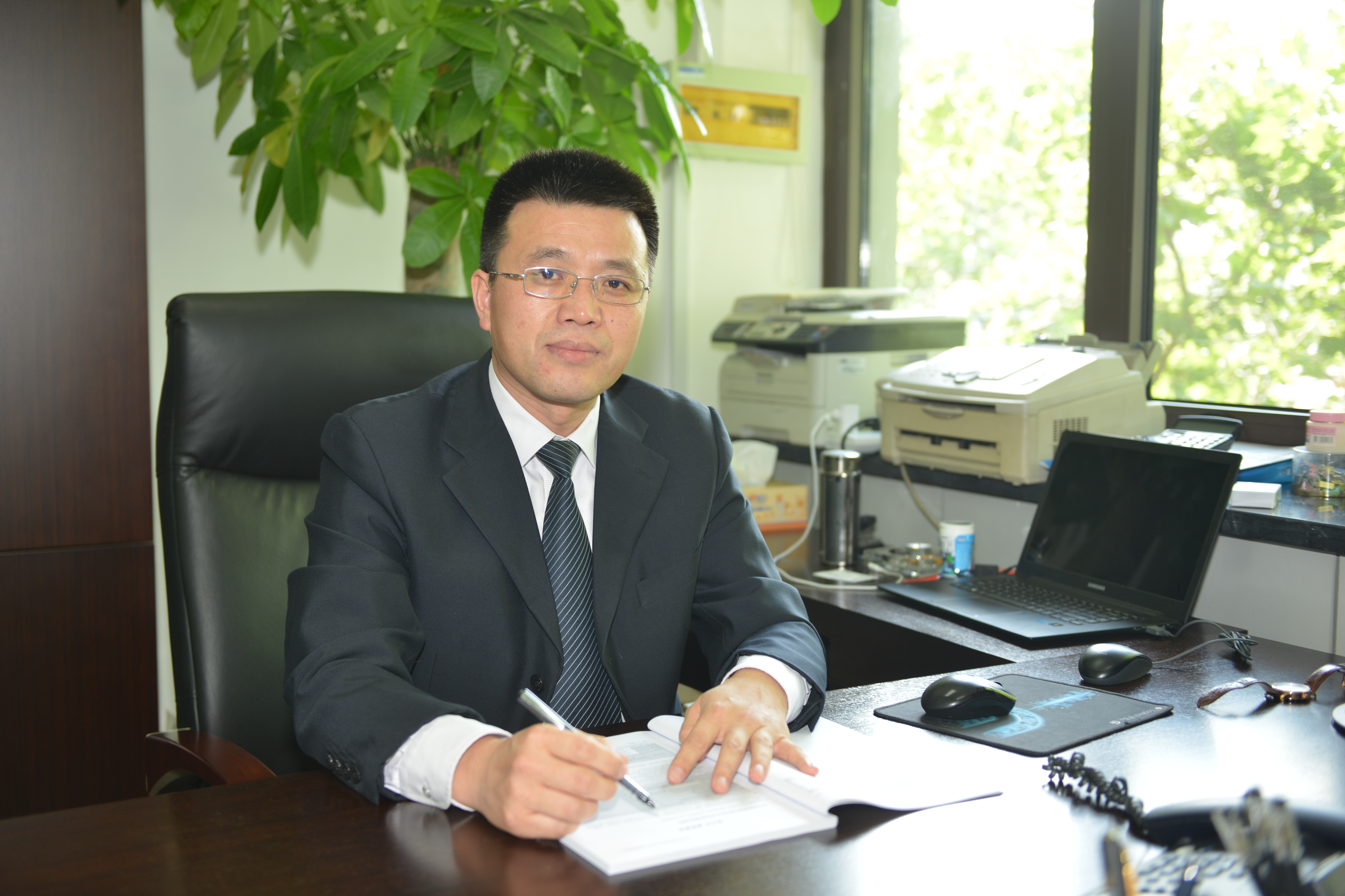 敏芯股份2024年亏损3524万：董秘董铭彦薪酬70万涨薪13万