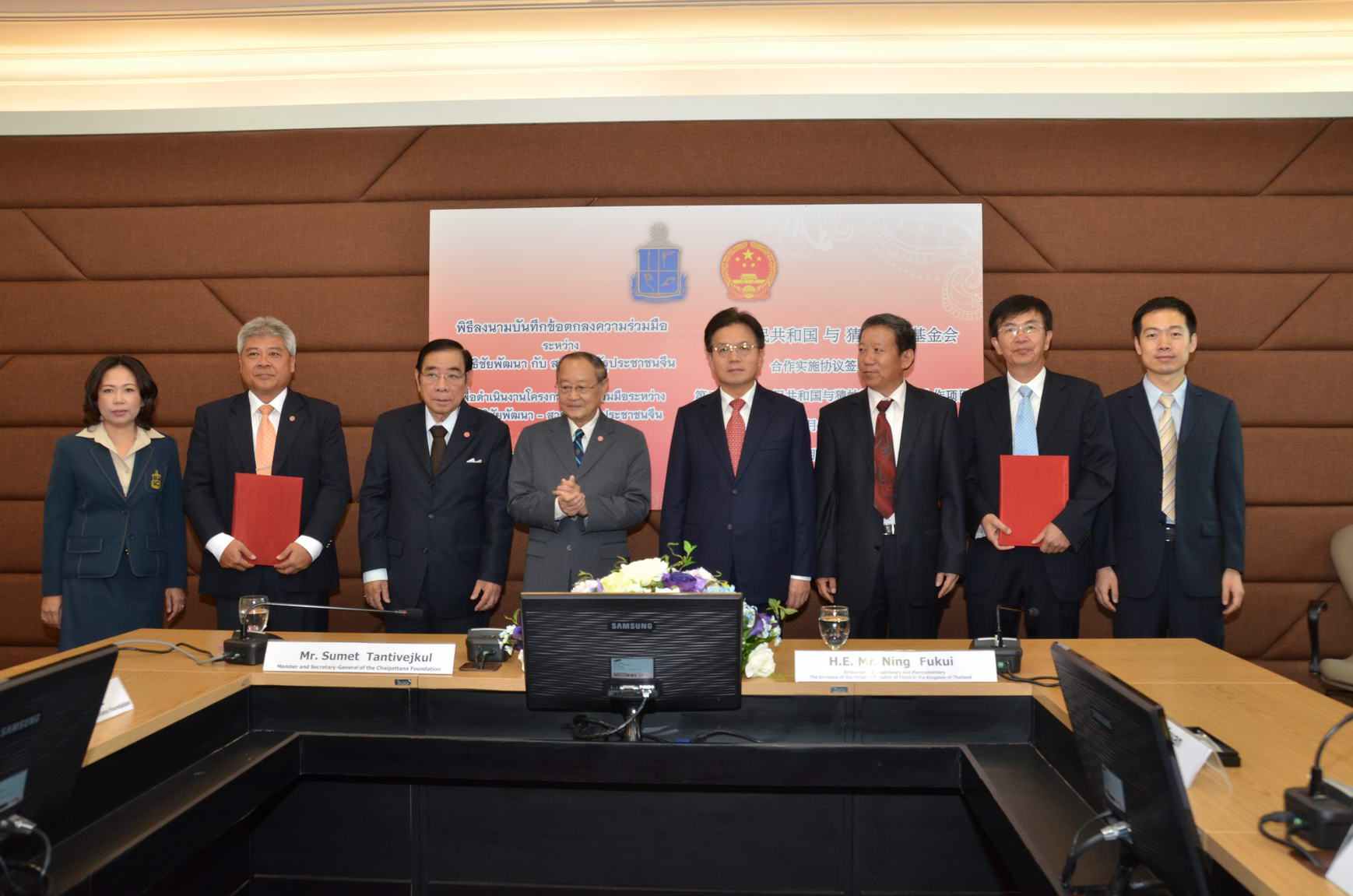 赵斌大使出席中刚两国政府协议签字仪式