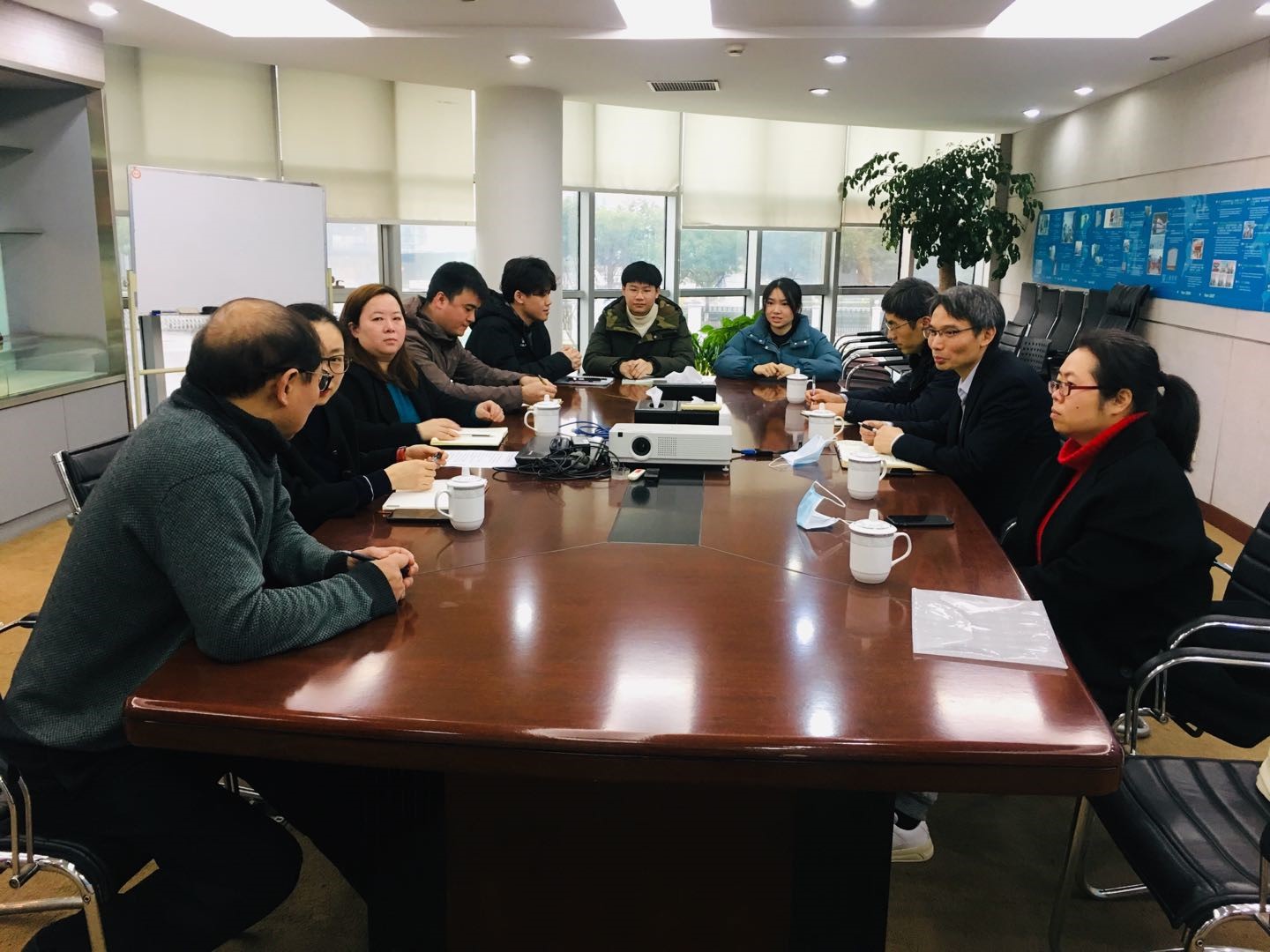 上海新阳：截至5月9日公司的股东人数是39283人