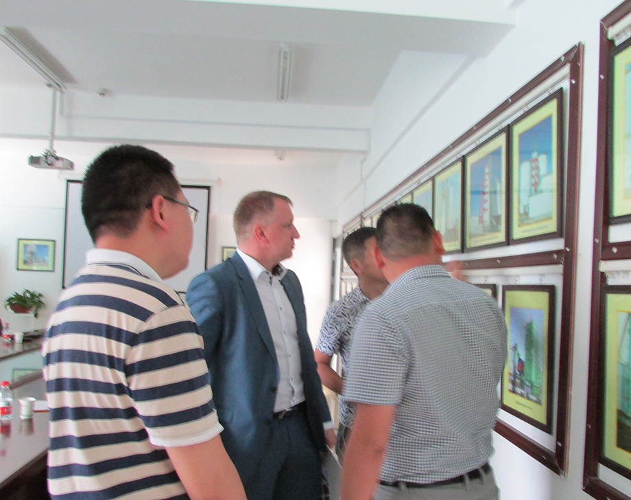 君正集团：2024年度公司所发电量全部自用；电石主要用于满足自身生产需要，剩余对外销售