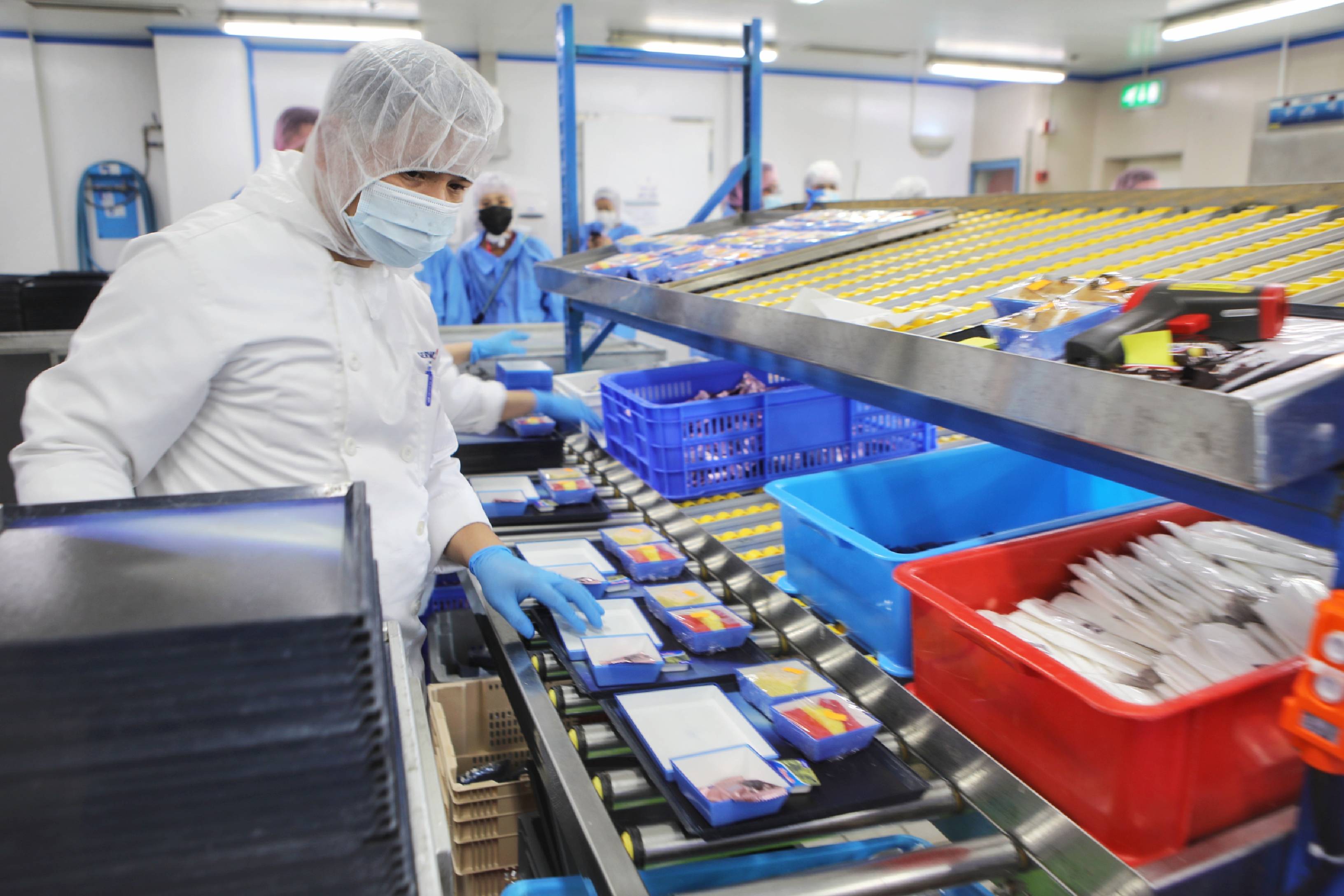 秀我中国丨详解国产脑机接口技术 独家探访脑机接口组装车间