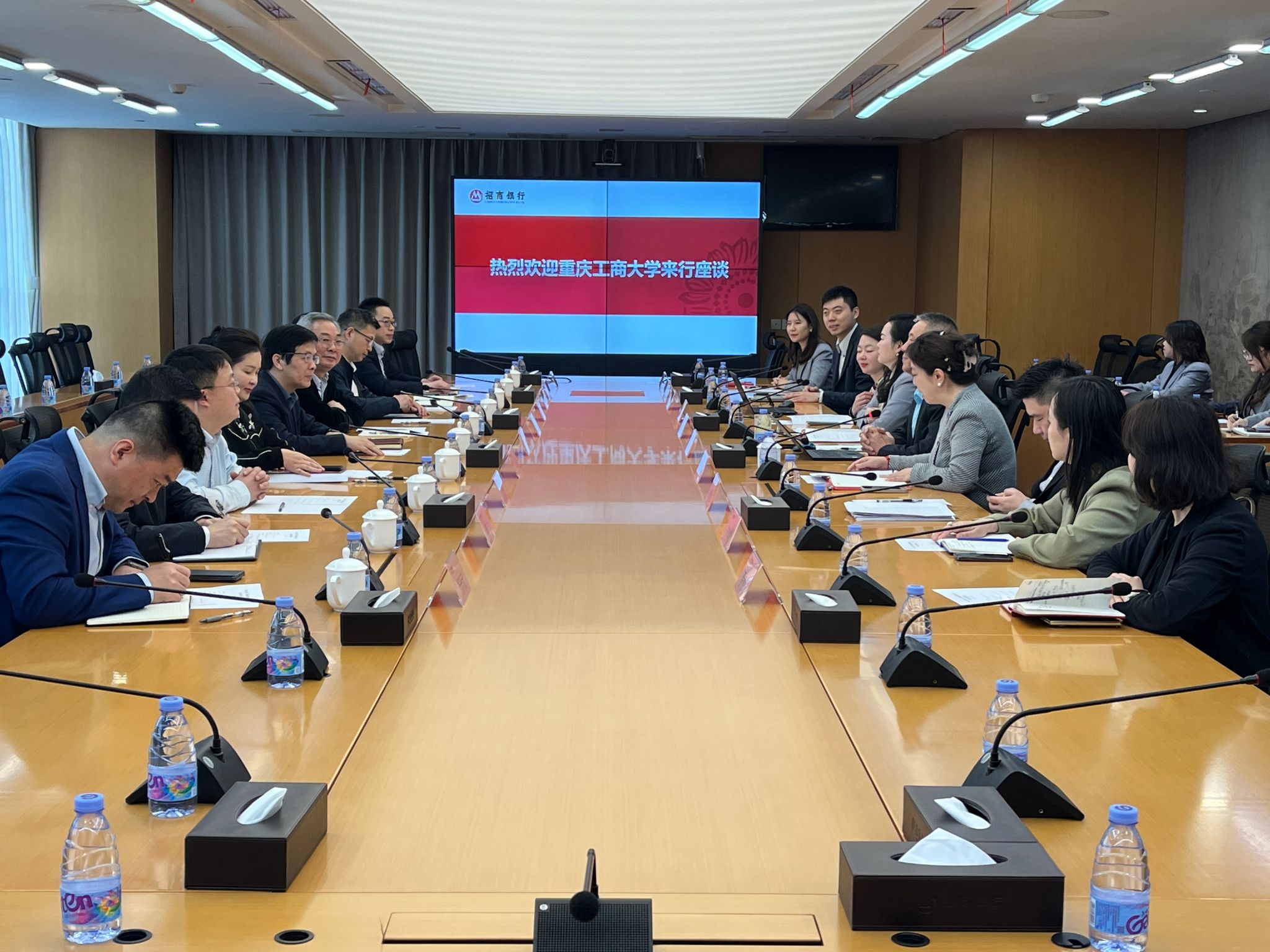 于维华参赞会见中国进出口银行工作组一行