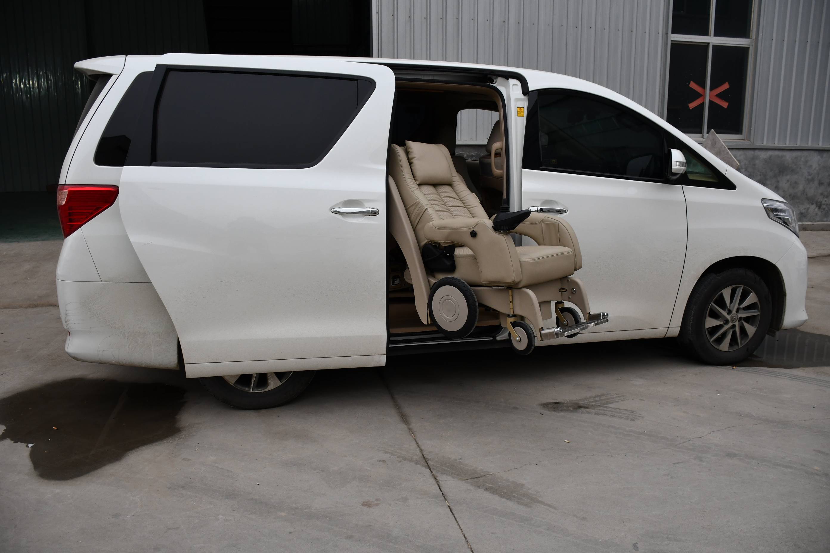 威奥股份获得发明专利授权：“一种商务区座椅升降扶手”