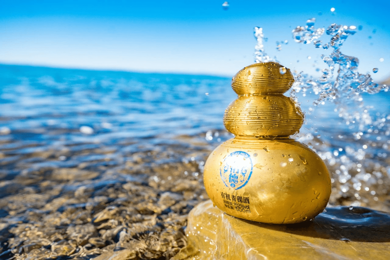 天佑德酒获得外观设计专利授权：“包装套装（天佑德人参泡酒料）”