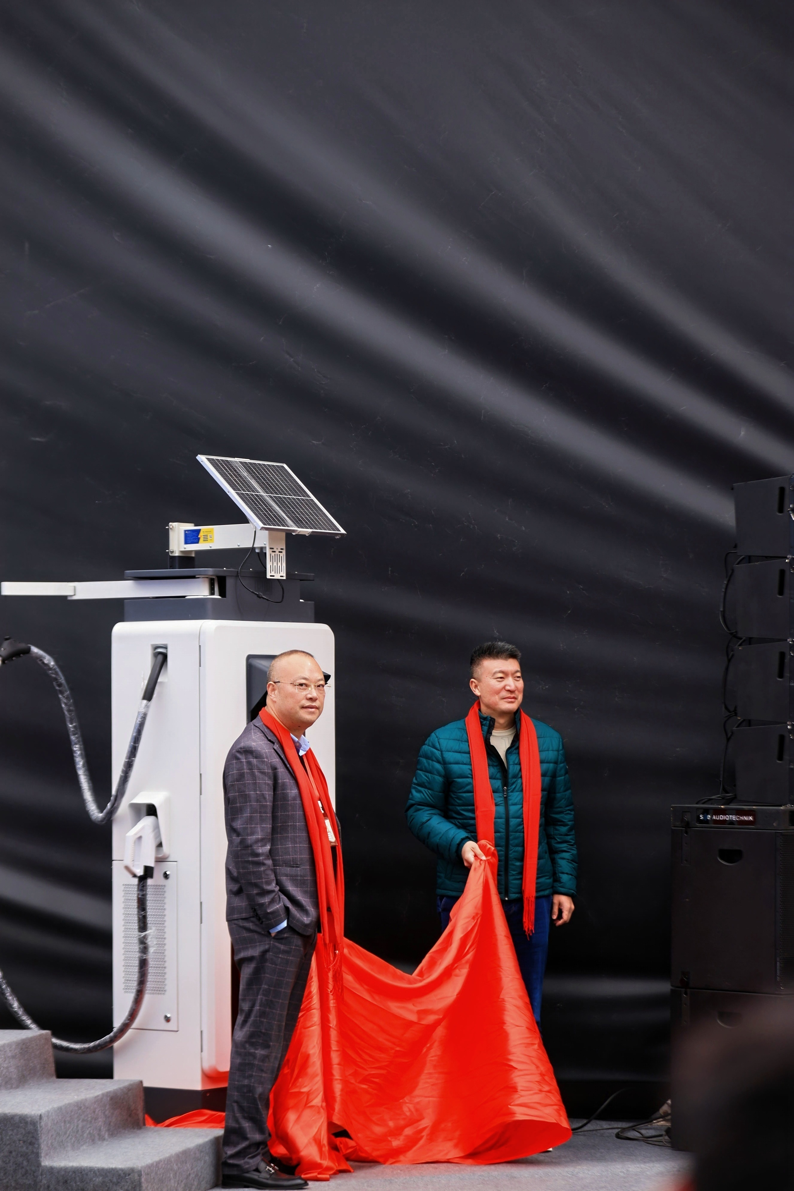 招商公路：加大充电桩部署力度