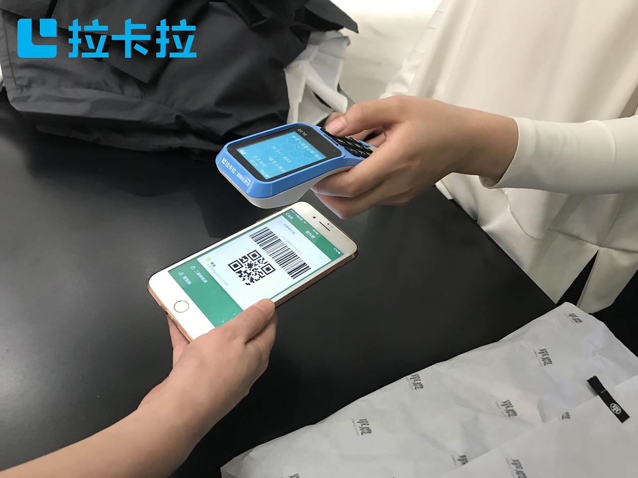 投诉10万+、亲兄弟减持，“支付第一股”拉卡拉再启IPO