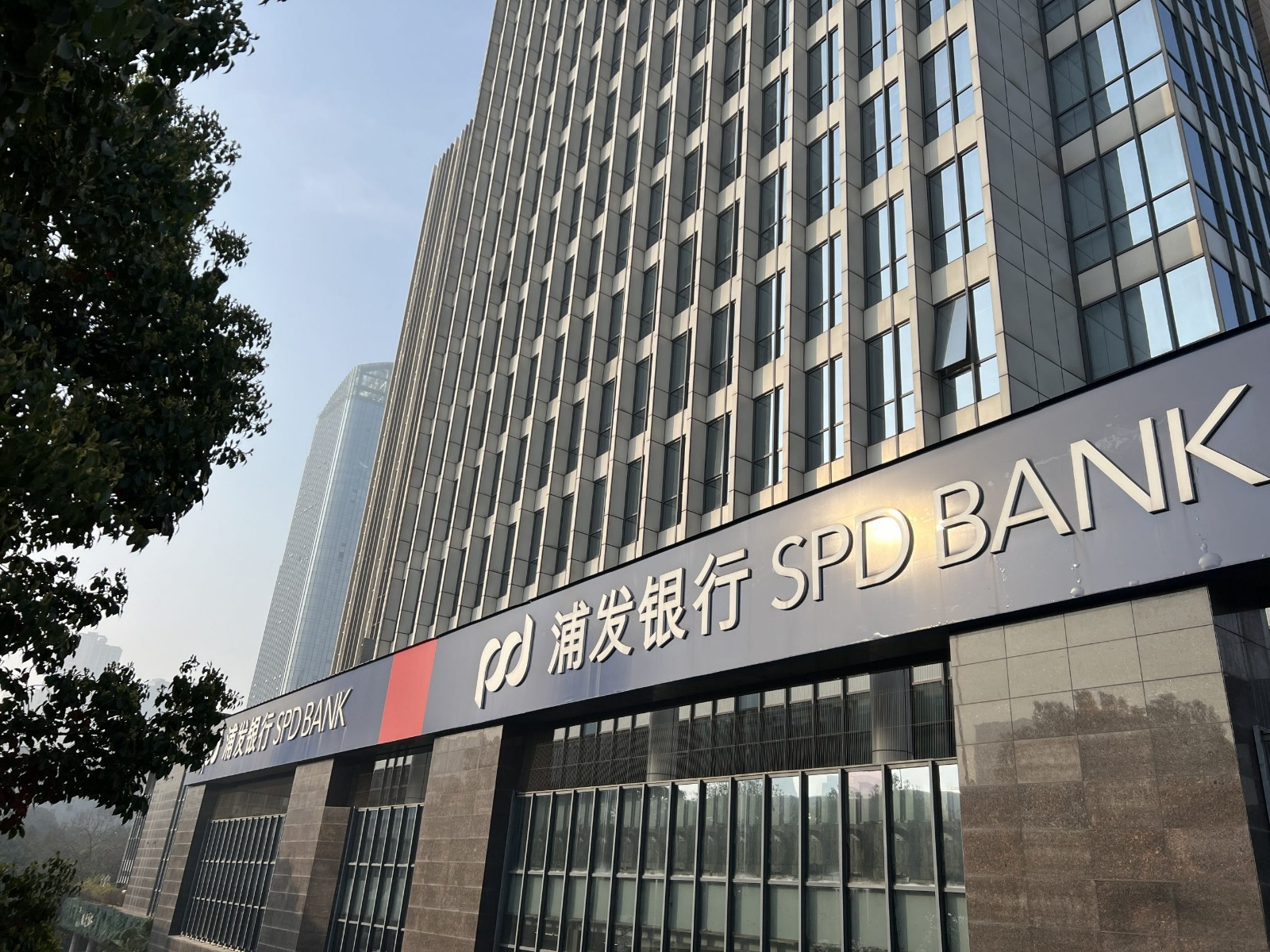 建设银行：同意聘任雷鸣担任副行长