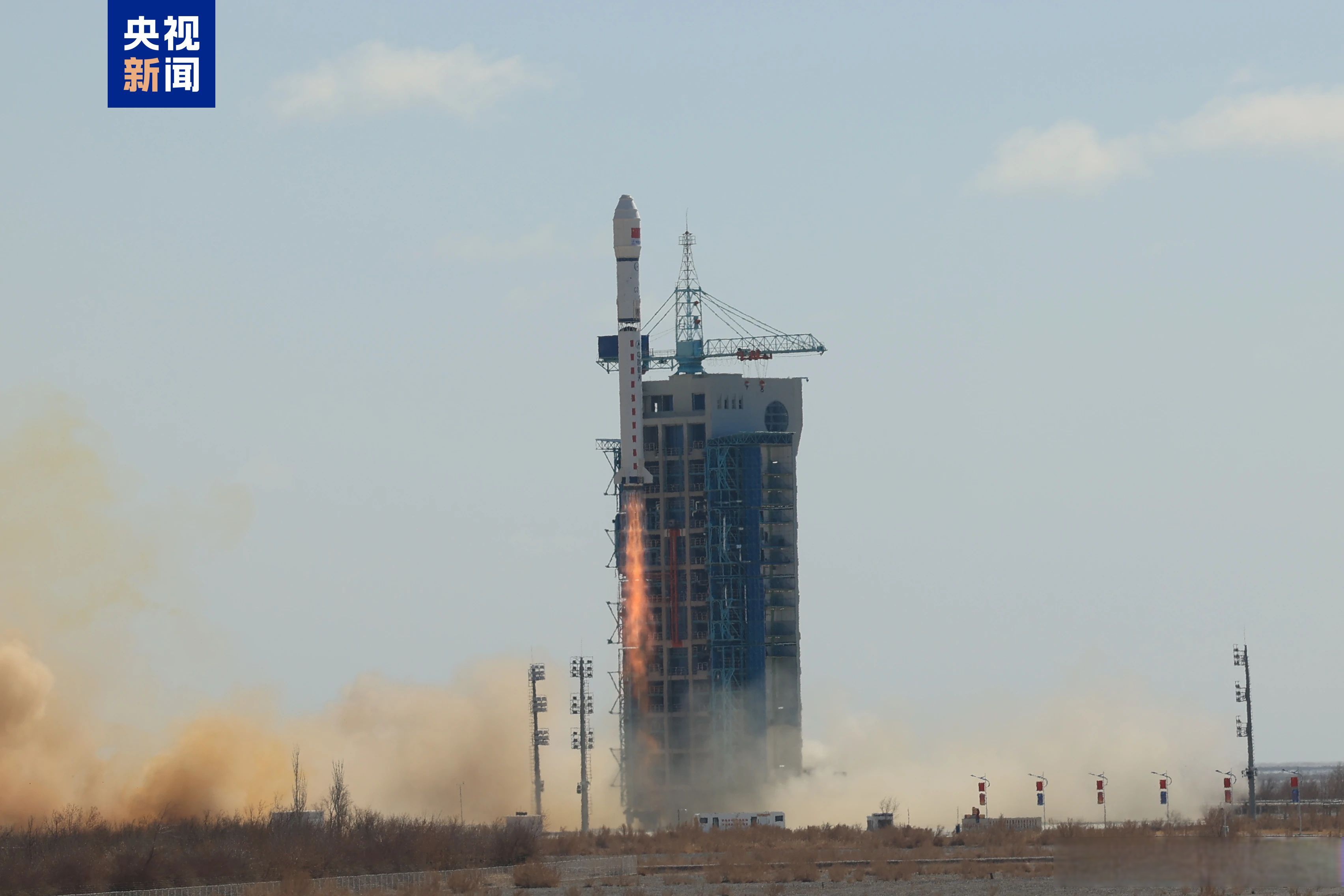 酒泉卫星发射中心全力备战神舟二十一号任务