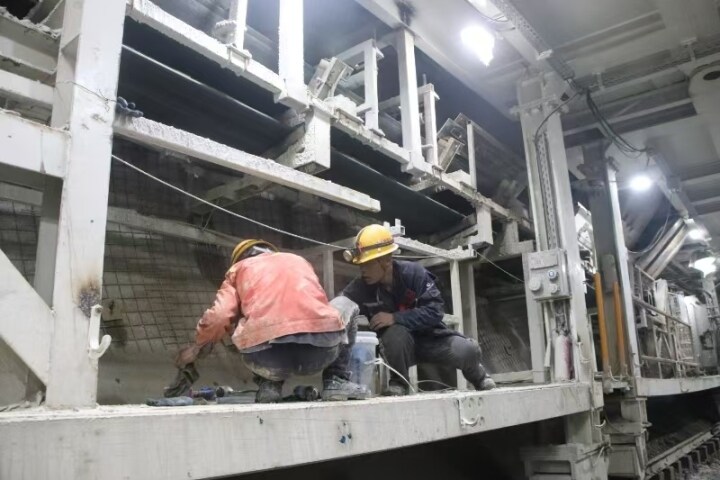 城投债10月发行规模同比下降9.38%至4400亿，化债提速与转型深化并进