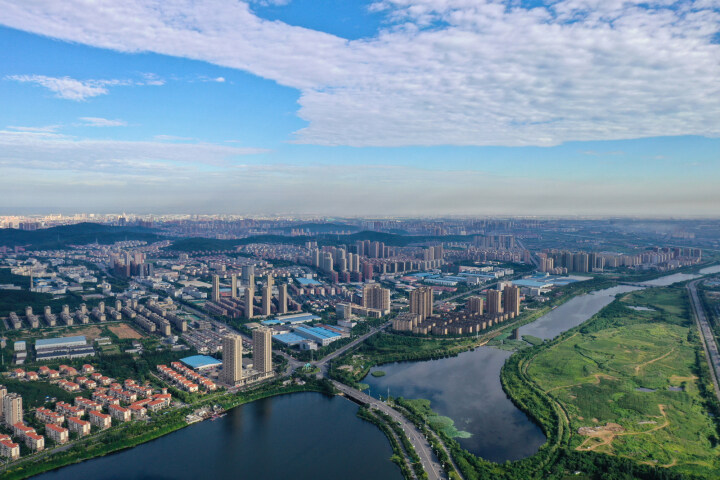 城投债10月发行规模同比下降9.38%至4400亿，化债提速与转型深化并进