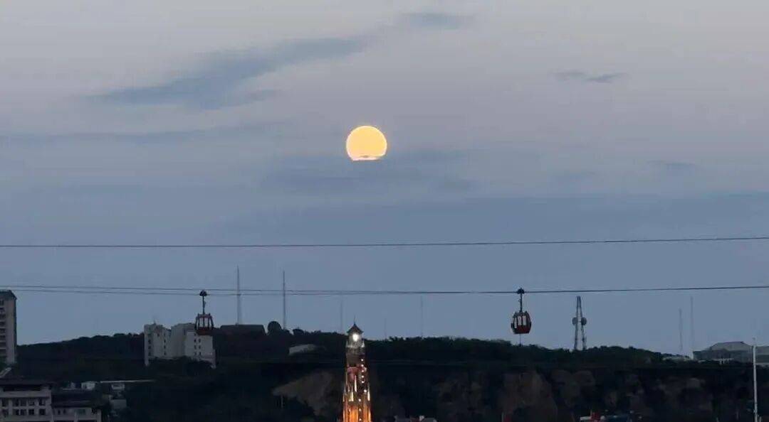 新华社出图｜“超级月亮”