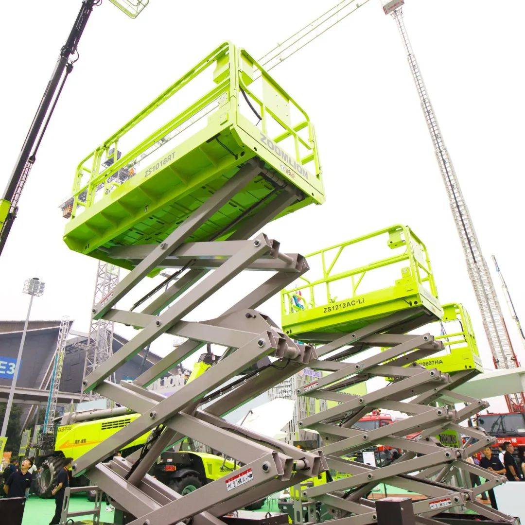 中联重科获得实用新型专利授权：“伸缩臂架及伸缩作业机械”