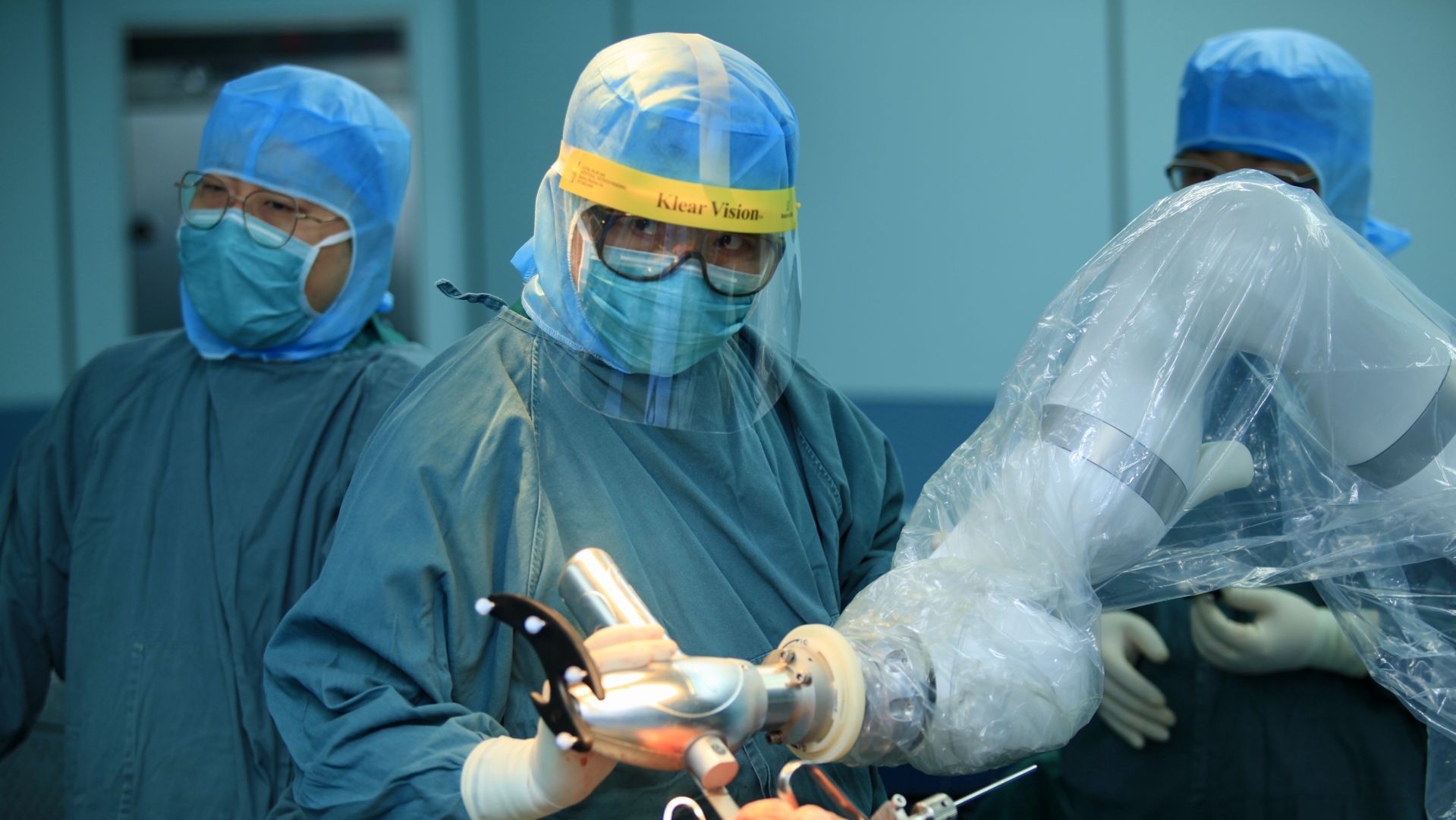 高端手术机器人加速“中国造”