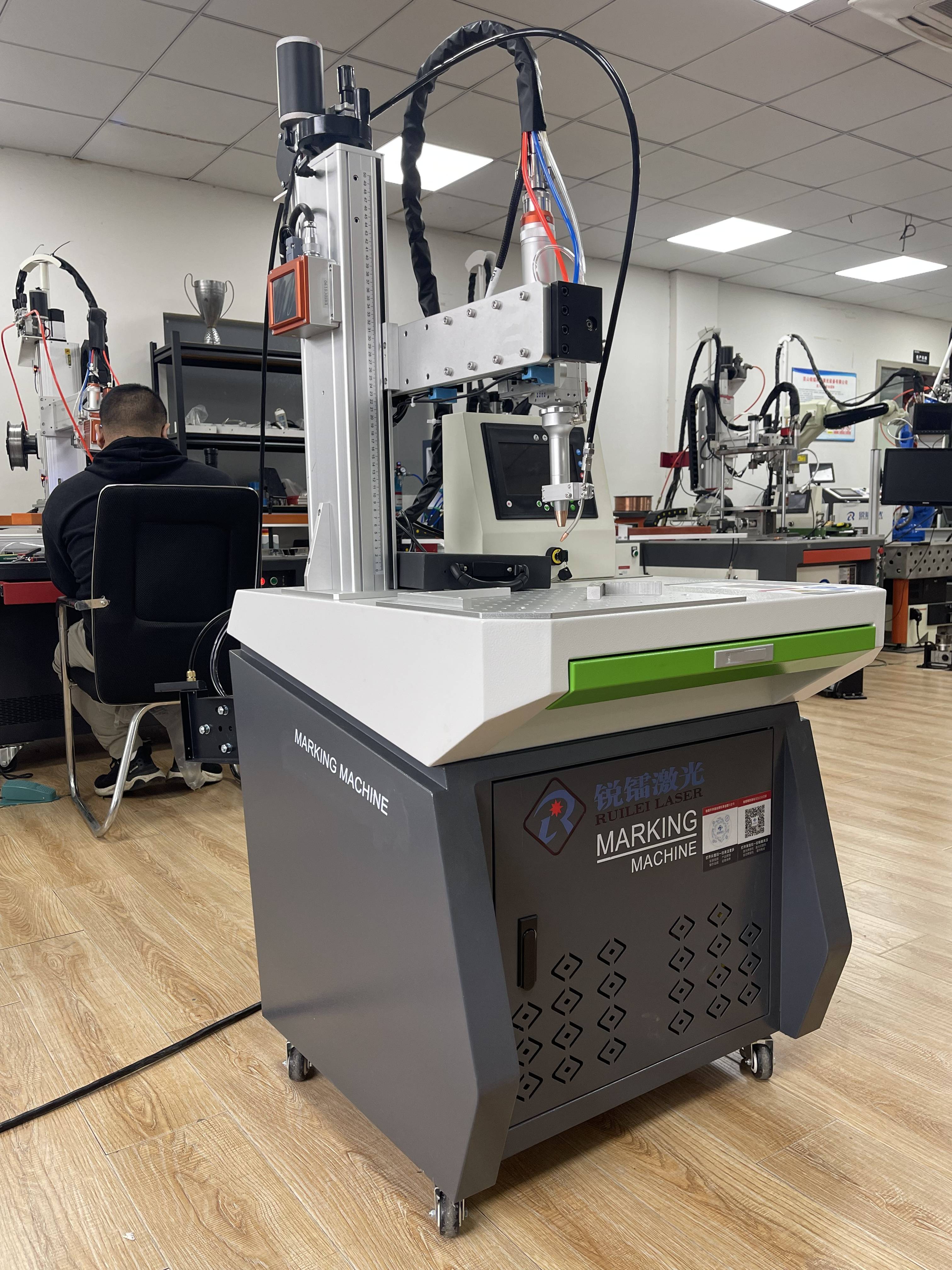 帝尔激光：主要产品为应用于光伏产业的精密激光加工设备