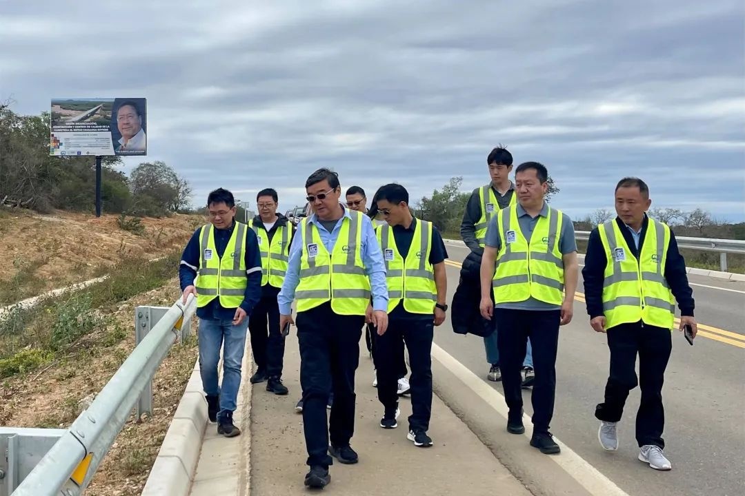 刘晓峰参赞拜会玻利维亚能源部替代能源副部长奥索里奥
