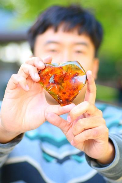 我国科学家发现极限尺寸一维铁电存储结构