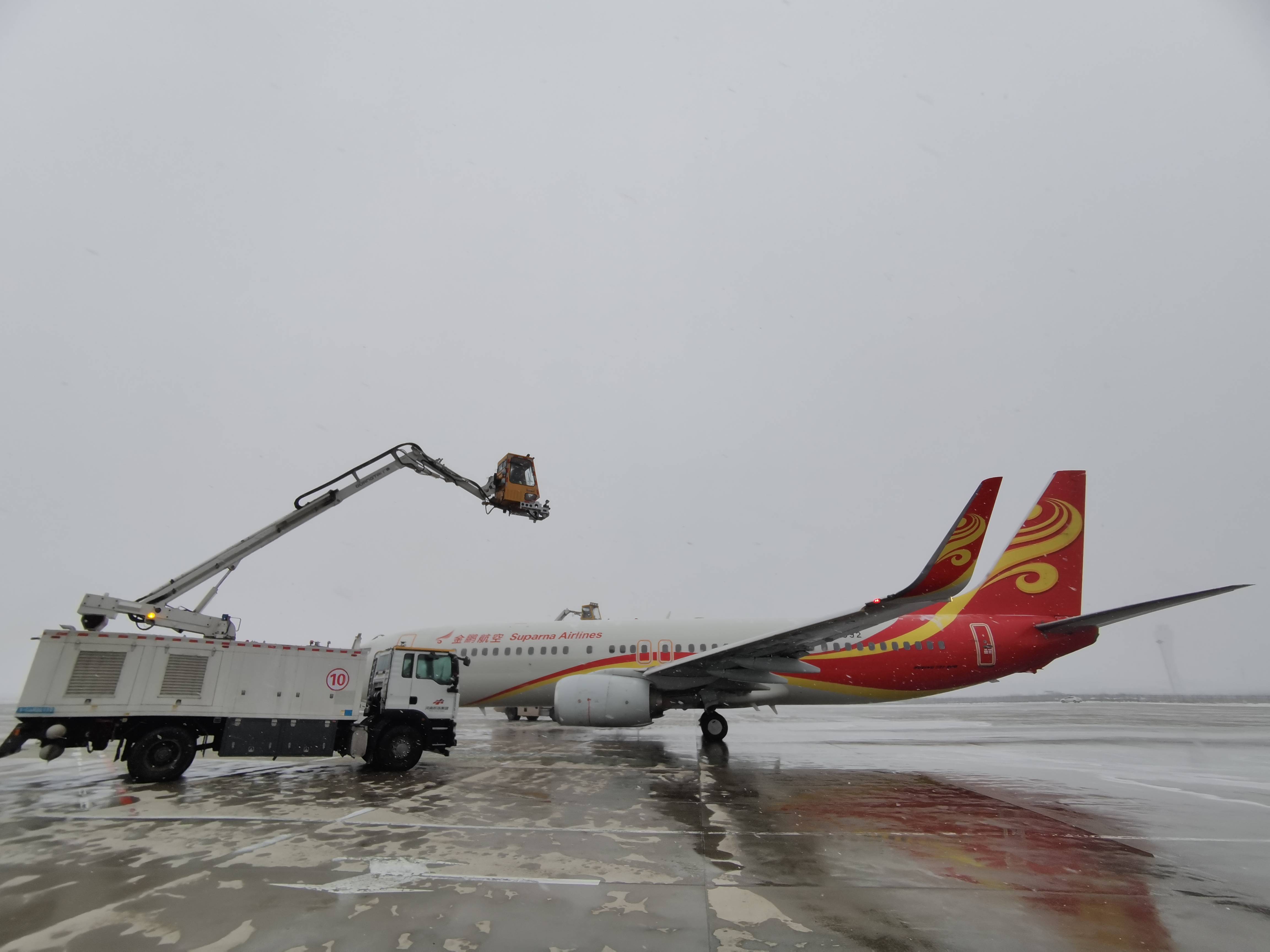 郑州机场升级“无感通关”：行李8秒内完成机检