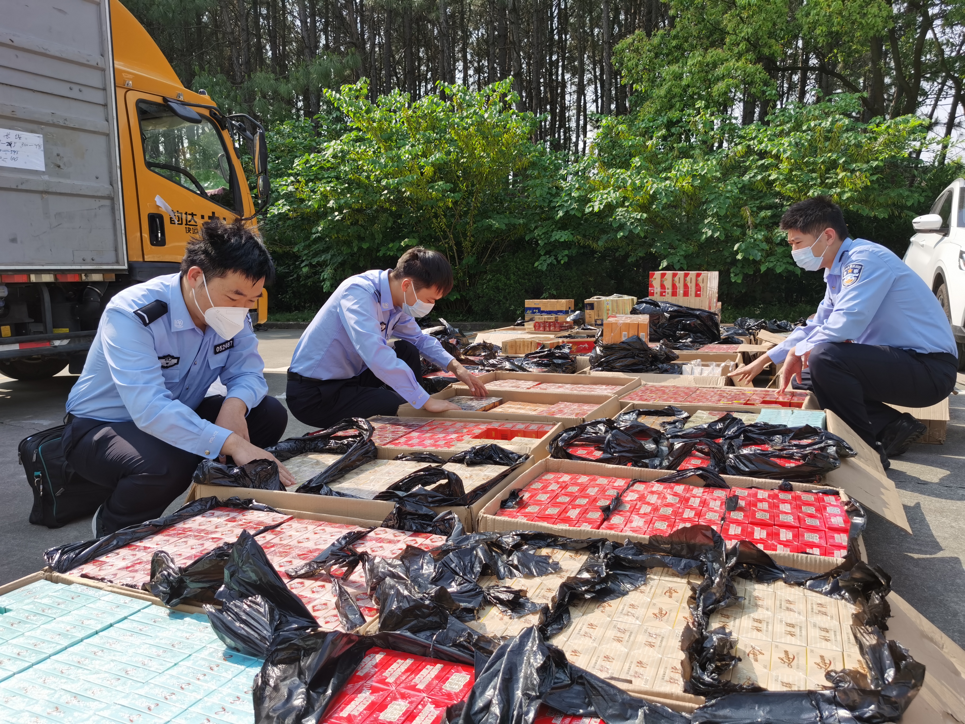 上海侦破特大非法经营案,免费荐债实为诱导购买长期停牌债券