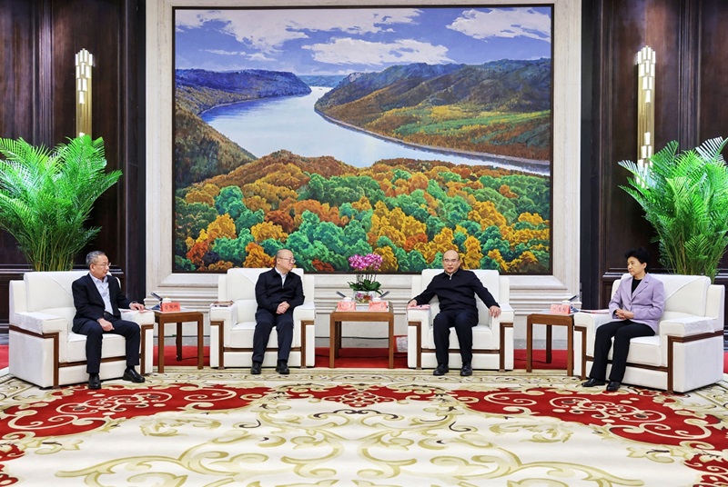 哥政府与国际原子能机构签署合作备忘录