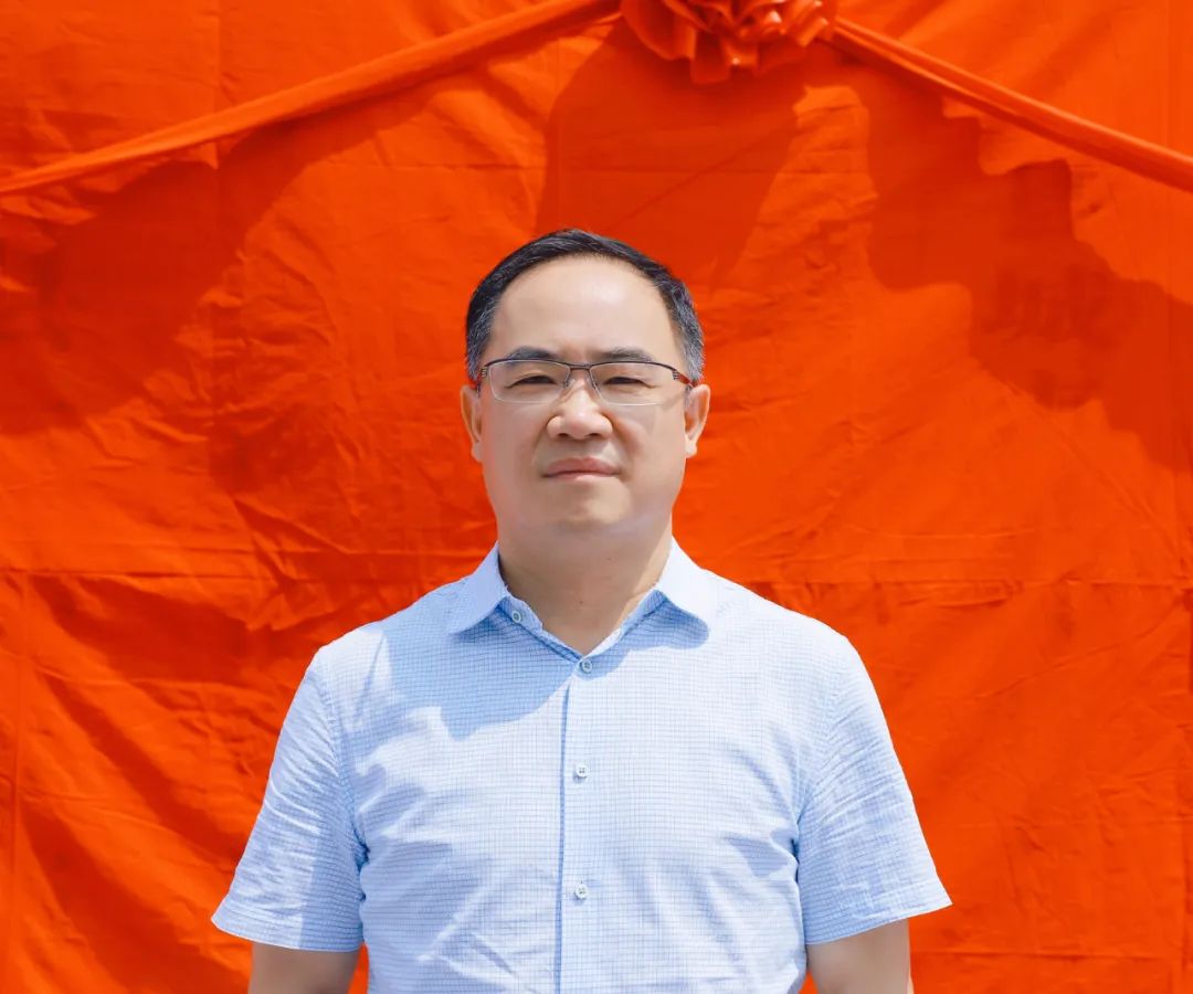 驻吉布提大使胡斌陪同吉总统盖莱出席援吉500套社会保障房项目揭幕仪式