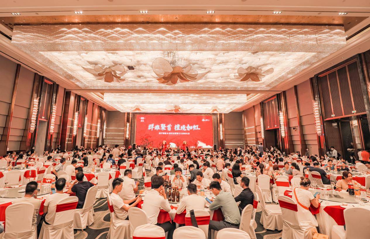 驻吉布提大使胡斌陪同吉总统盖莱出席援吉500套社会保障房项目揭幕仪式