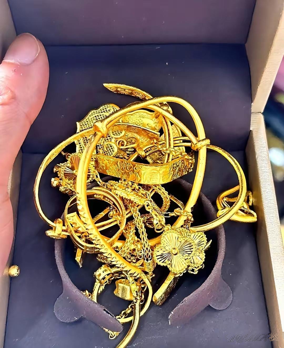 实地探访黄金消费市场：品牌首饰金价再创新高 普遍突破1260元/克