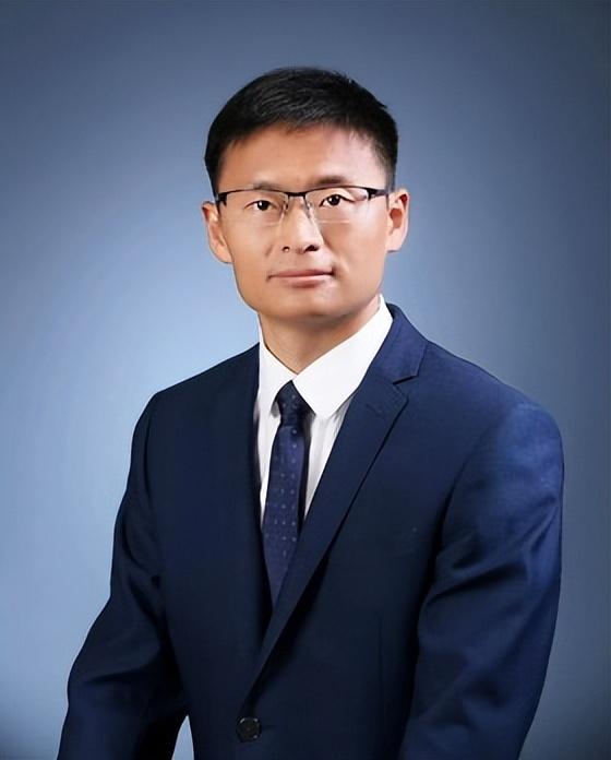 新华社快讯：中国载人航天工程首批外籍航天员选拔工作结束，2名巴基斯坦籍候选对象穆罕默德·齐尚·阿里和胡拉姆·达乌德最终入选