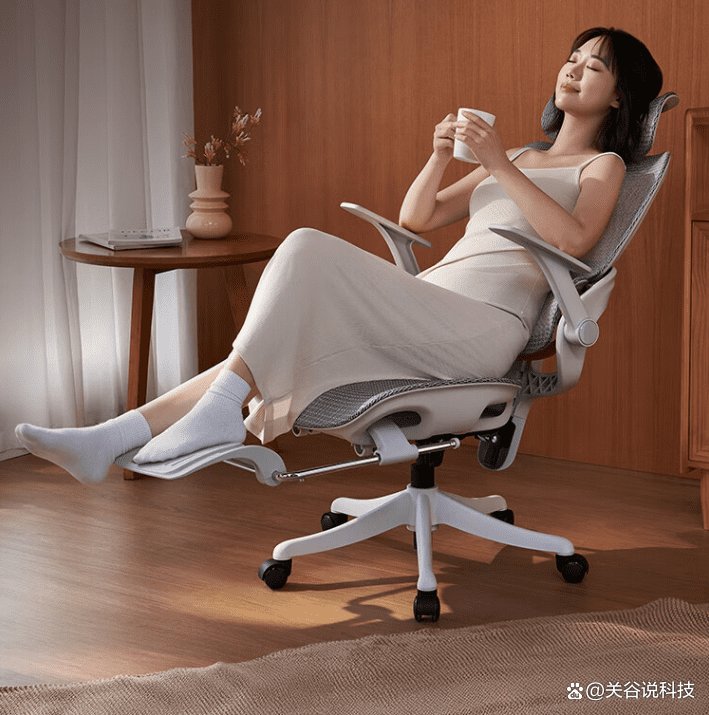 西昊灵悦F5发布：一把椅子与“她经济”的人体工学应答