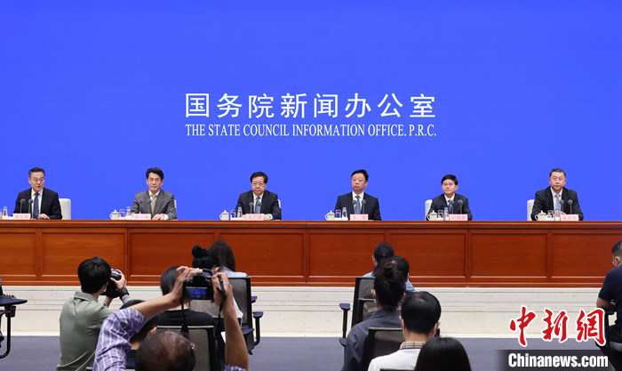 自然资源部部长关志鸥会见安哥拉矿产资源、石油和天然气部部长阿泽维多