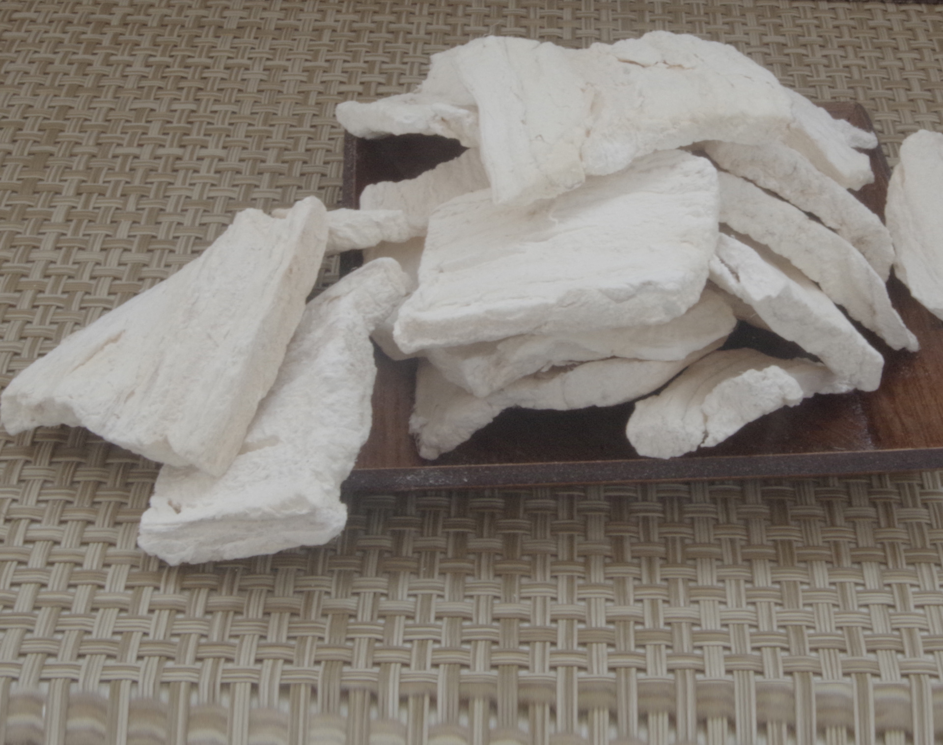 云南白药获得发明专利授权：“从三七茎叶中同时制备人参黄酮苷和槲皮素-3-O-β-D-吡喃葡萄糖-(1→2)-β-D-吡喃半乳糖苷的方法”
