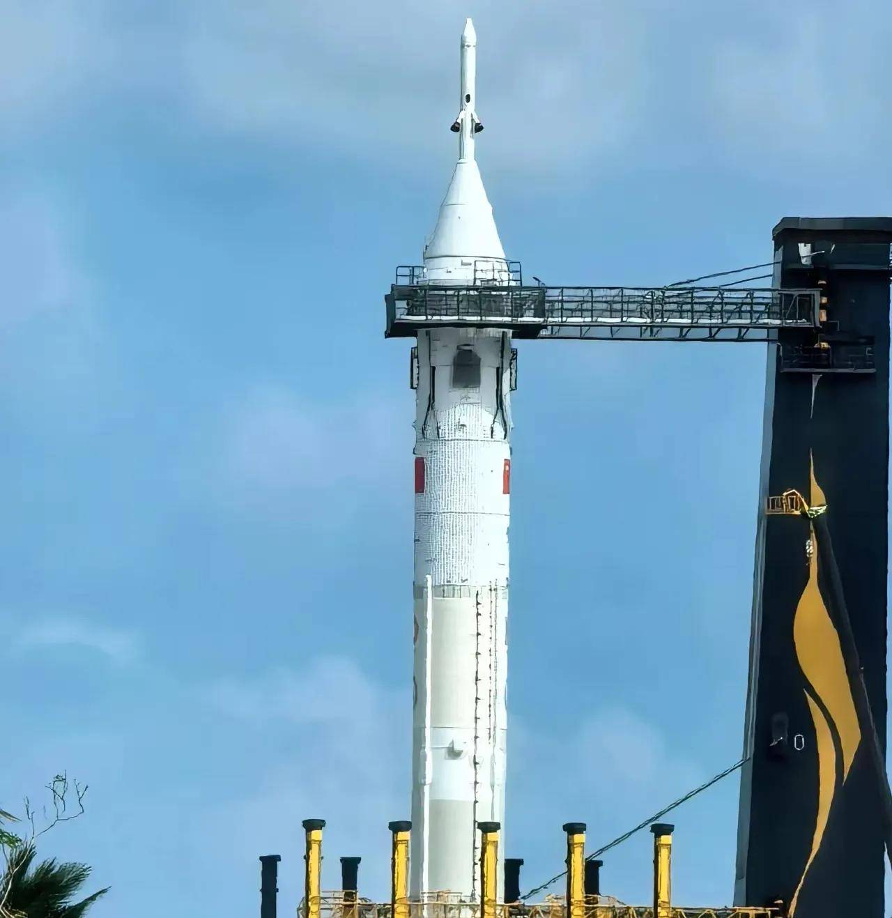 新华社快讯：天舟十号货运飞船发射任务取得圆满成功