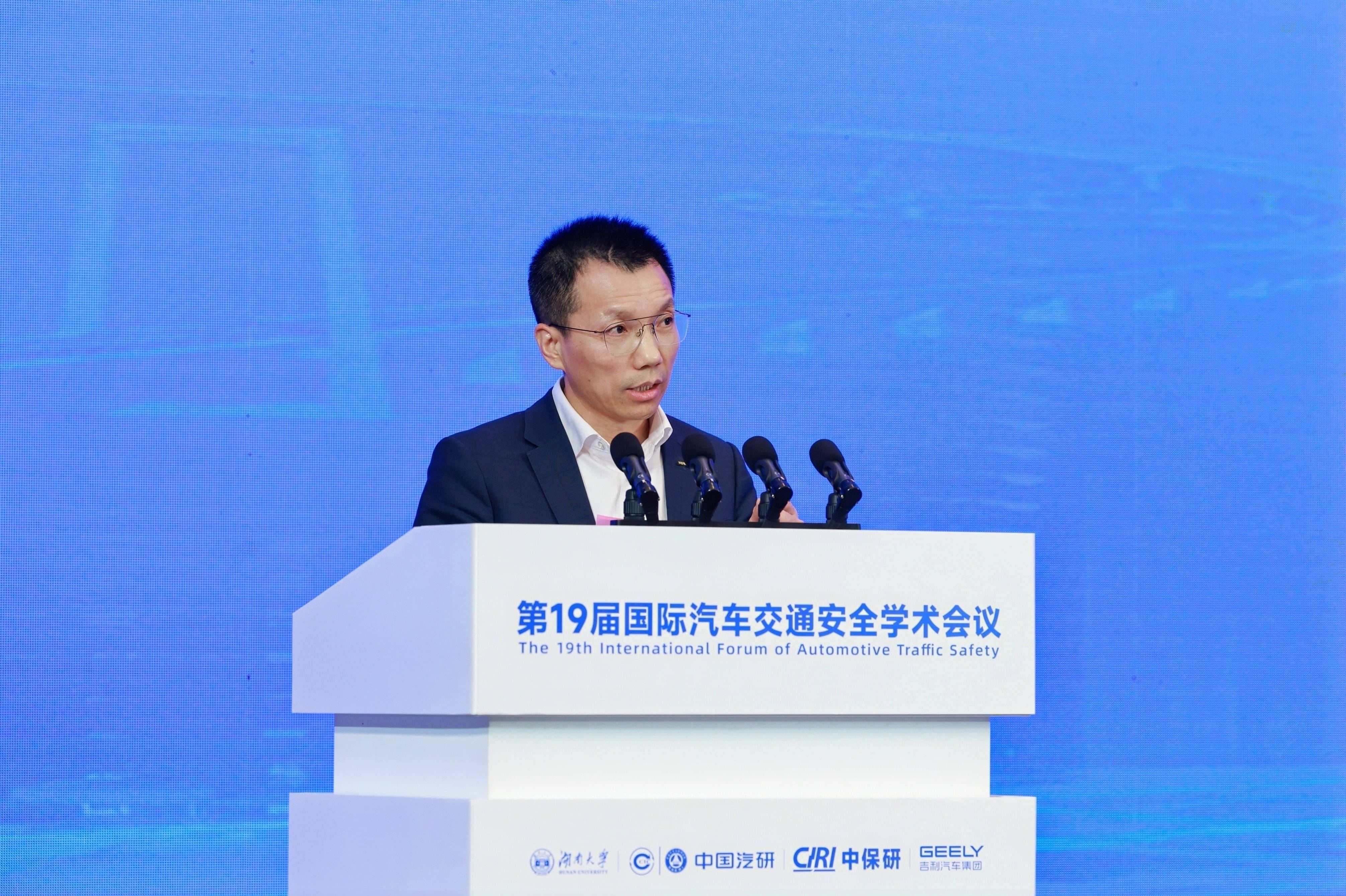 北京金融监管局率先启动智能网联新能源汽车商业保险开发应用 全面保障智能驾驶安全 　　