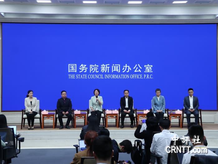 中车首席科学家梁建英向大众新闻揭秘CRH380A、复兴号到高速磁浮背后