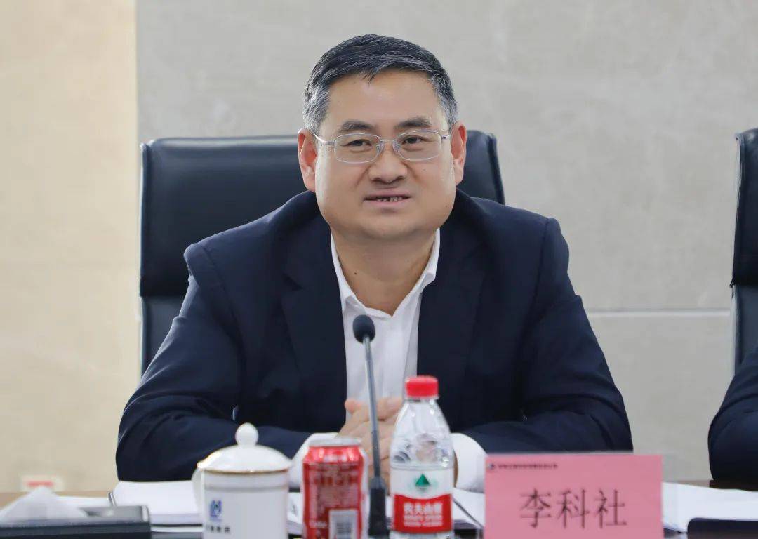江苏信托:胡军因工作调整辞去公司董事长等职务 公司总经理、董事丁锋代为履行董事长职责